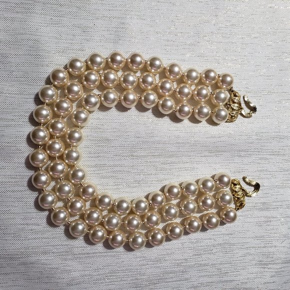 Vintage Necklace Pearls. The faux "pearls" are the size of a dime. 17" long. - Picture 3 of 8